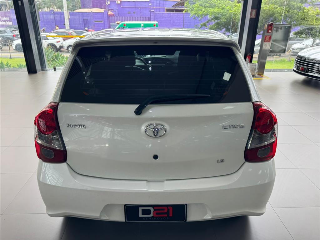 Toyota-ETIOS-1.5 X PLUS 16V FLEX 4P AUTOMÁTICO