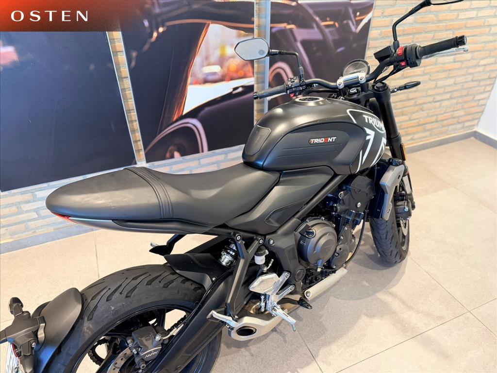 TRIUMPH-TRIDENT-660