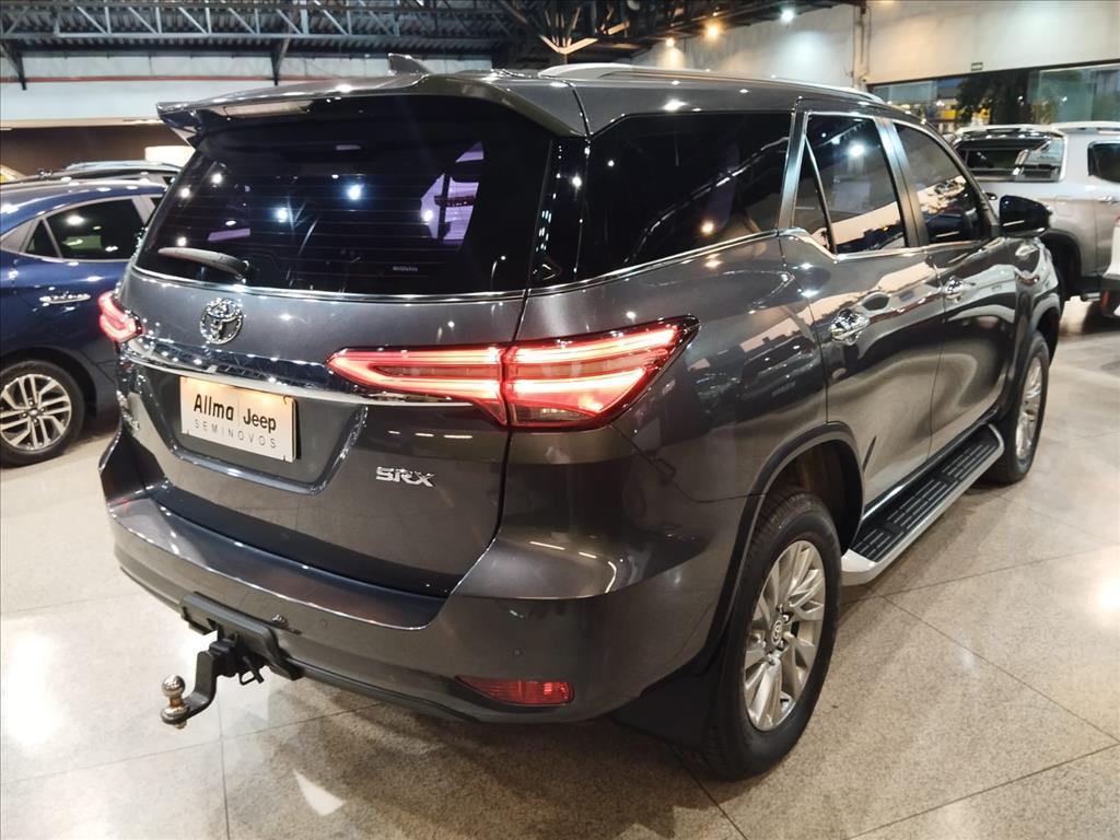 HILUX SW4 2.8 D-4D TURBO DIESEL SRX 7L 4X4 AUTOMÁTICO