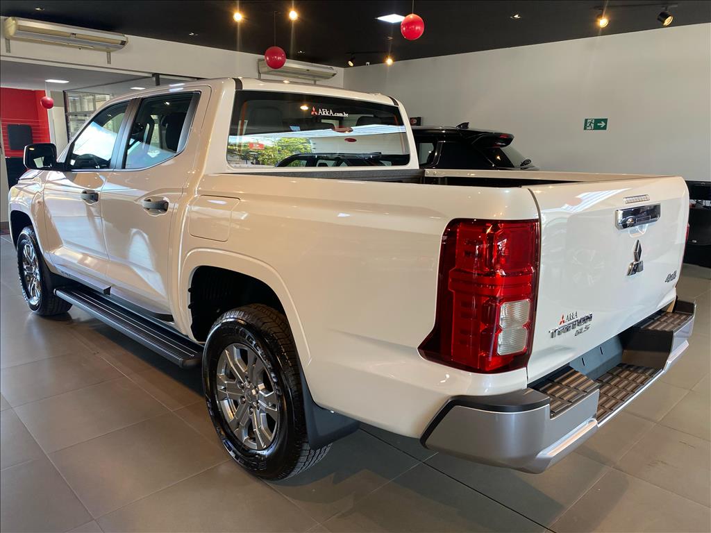 Mitsubishi-TRITON-2.4 BITURBO DIESEL CD GLS 4X4 AUTOMÁTICO