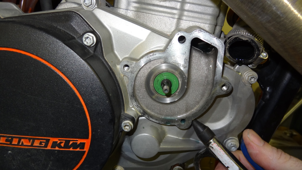 0811 KTM 450530 Water Pump Seal Replacement HowTo Adventure Rider