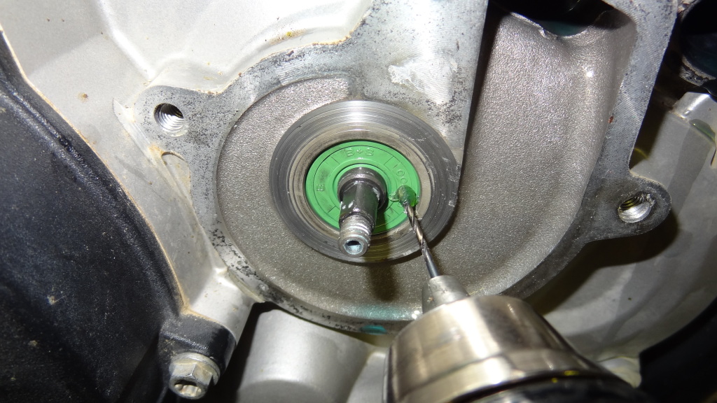 0811 KTM 450530 Water Pump Seal Replacement HowTo Adventure Rider