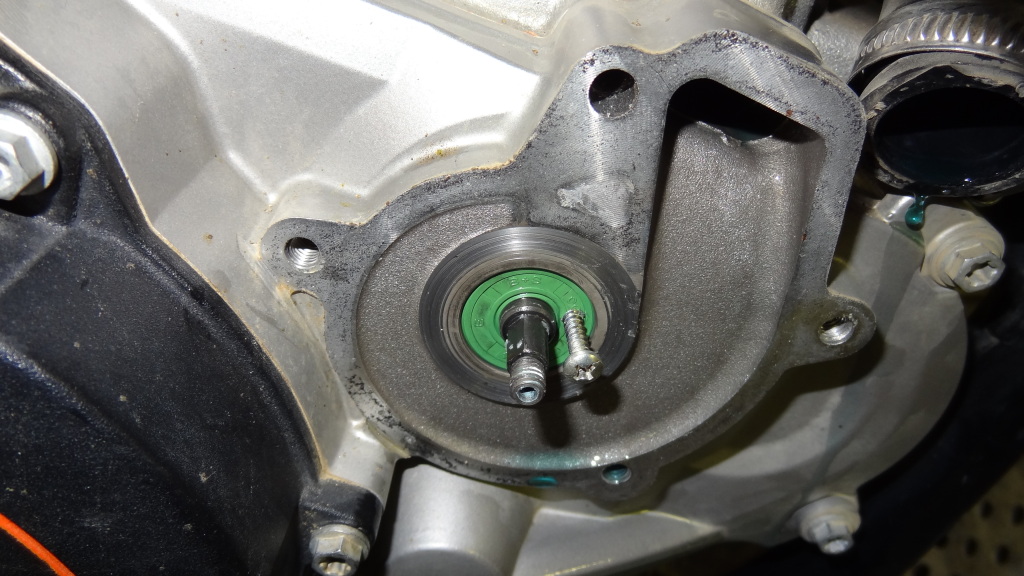 0811 KTM 450530 Water Pump Seal Replacement HowTo Adventure Rider