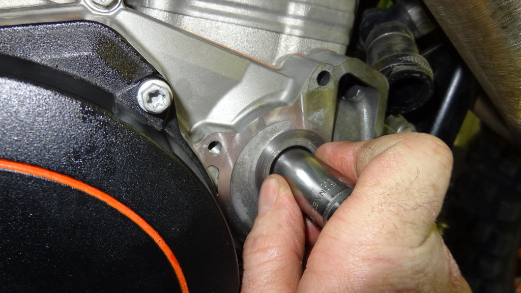 0811 KTM 450530 Water Pump Seal Replacement HowTo Adventure Rider