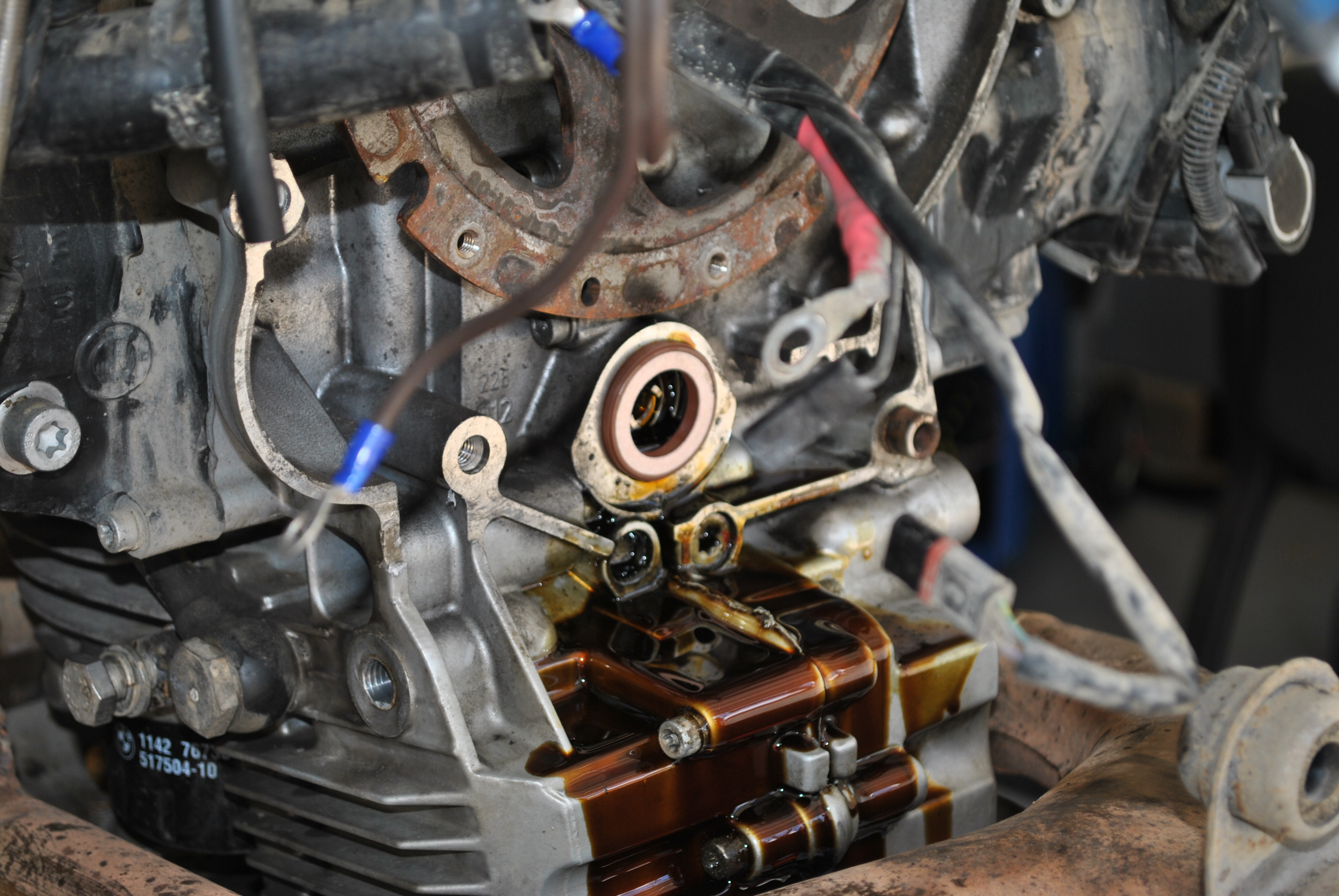 R1200GS Adv oil leak replace gearbox input seal, install Siebenrock