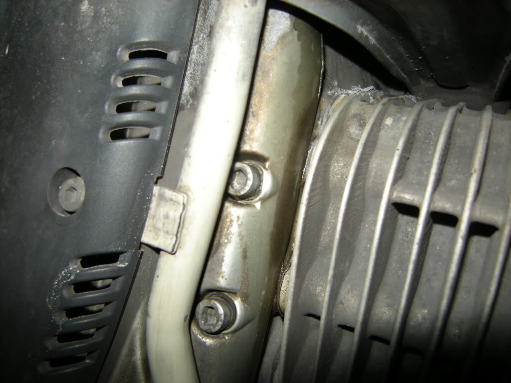 Oil leak after bad valve adjustment and oil change Adventure Rider