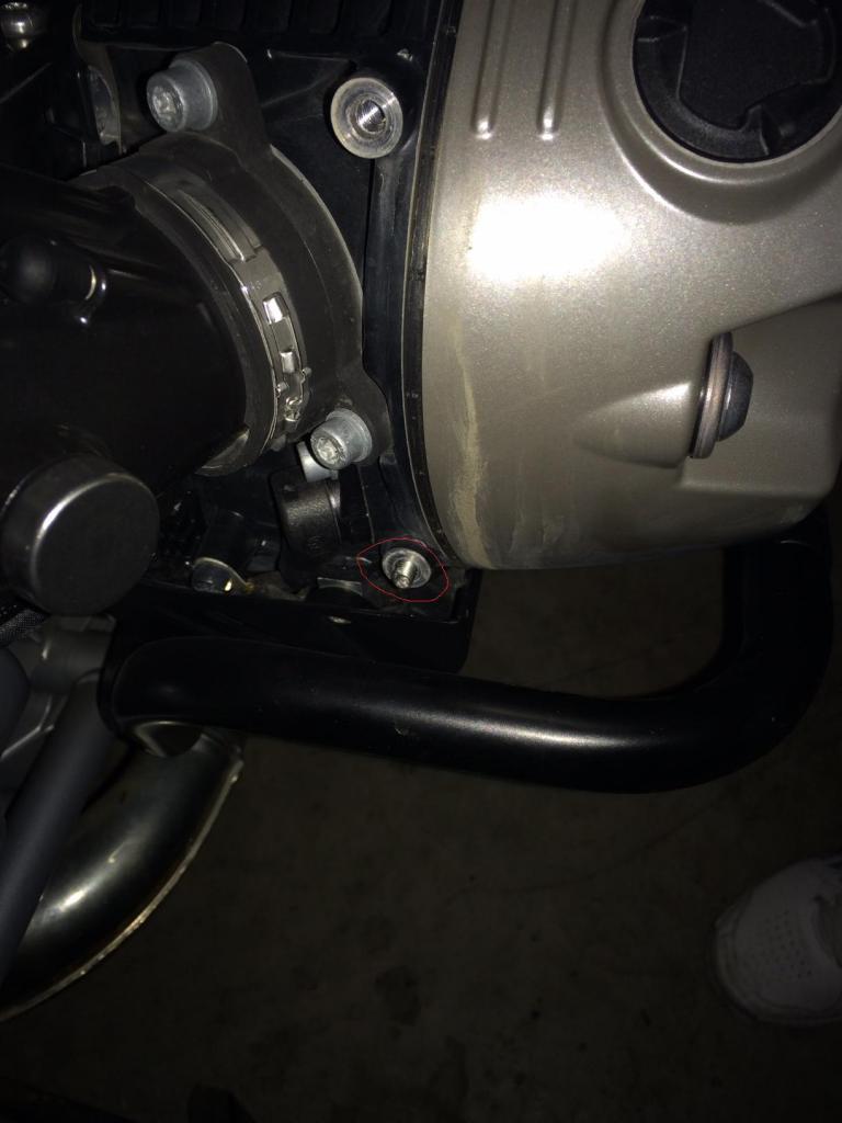 Valve cover broken bolt Adventure Rider