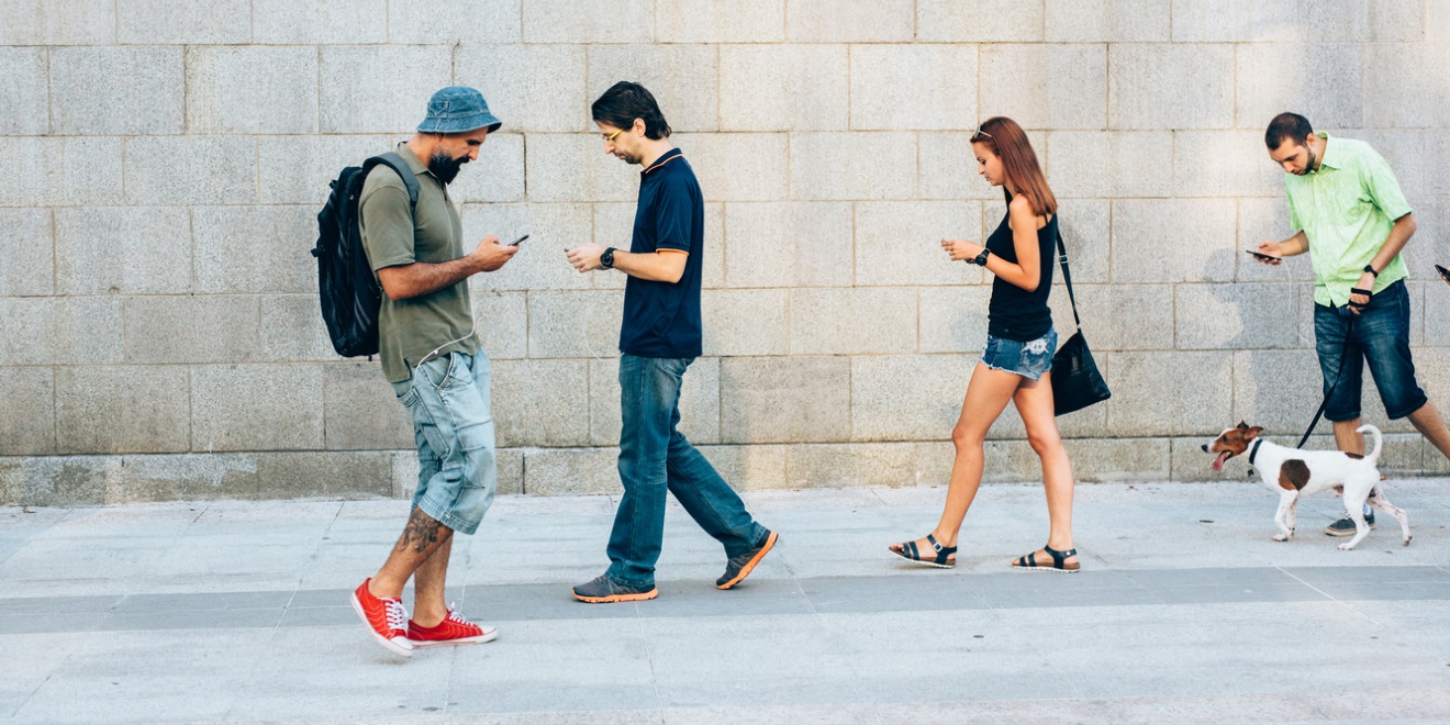 4Humans1DogSmartphones