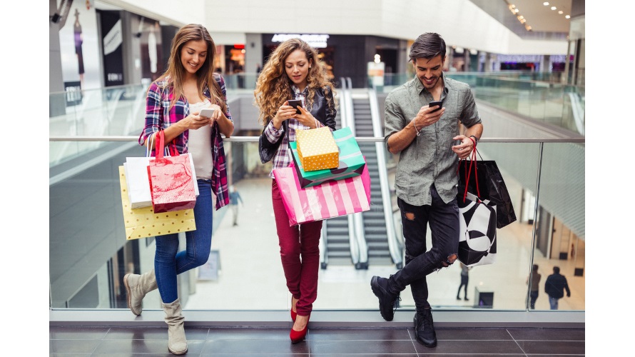 3ShoppersWithSmartphones