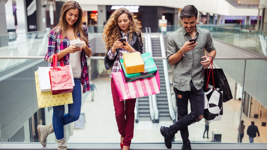 3ShoppersOnSmartphones