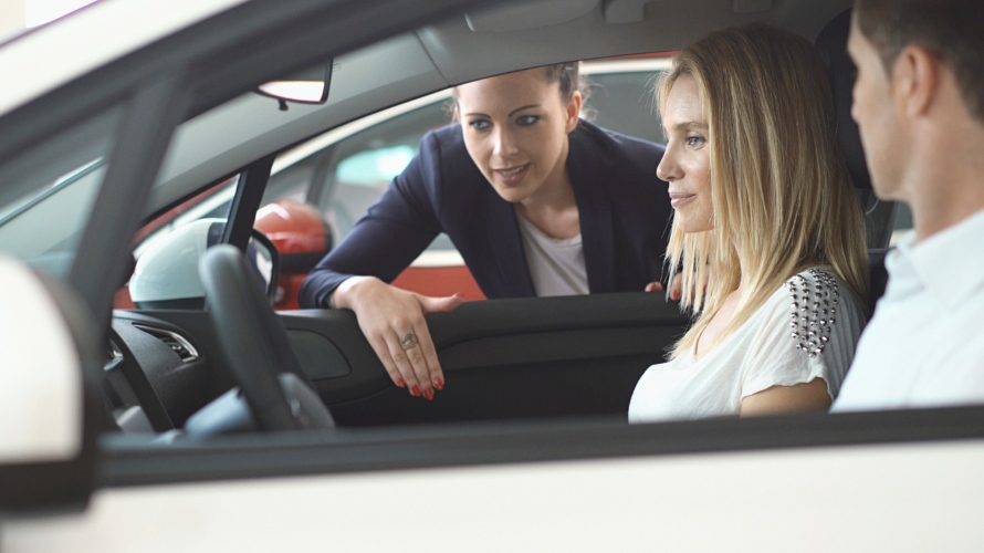 CoupleBuyingNewCar