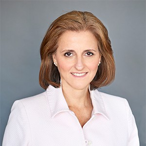 Photo of Lynne Biggar