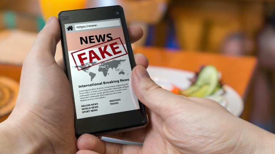 FakeNewsOnSmartphone