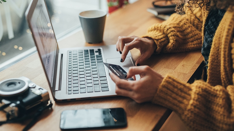 shopping-holiday-online-CONTENT-2018