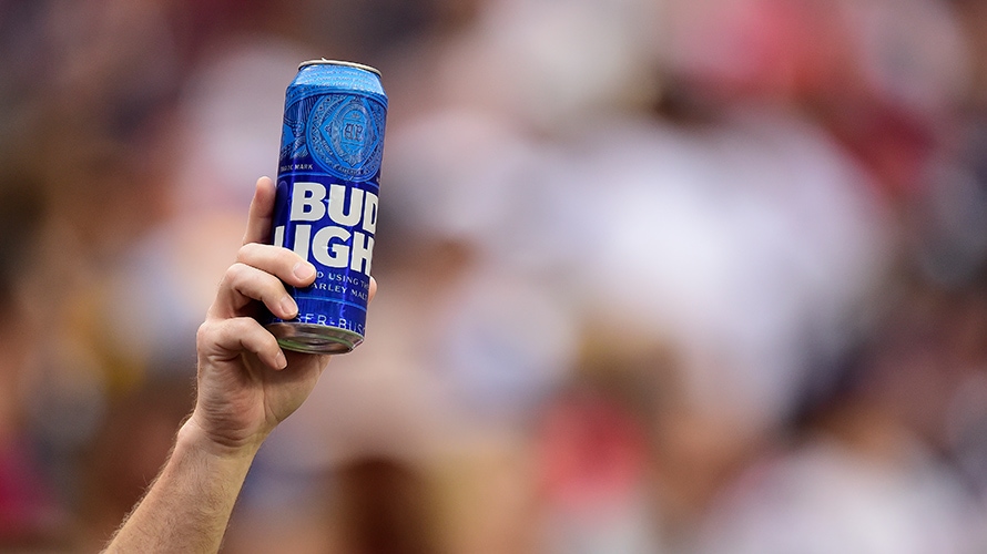 abinbev-sider-bud-light-content-2019 Hand holding up can of Bud Light