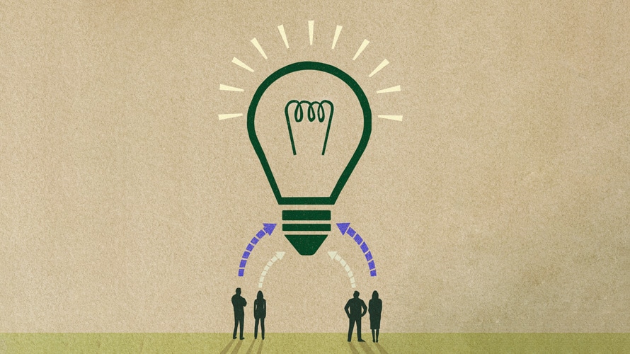 successful-advertisers-think-CONTENT-2019 A lightbulb on top of four people with arrows pointing to the lightbulb