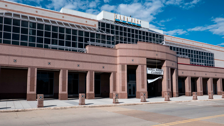 distressed-retailers-coronavirus-CONTENT-2020 a closed mall