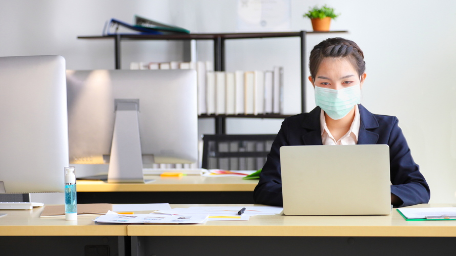 1Woman3MonitorsFacemask