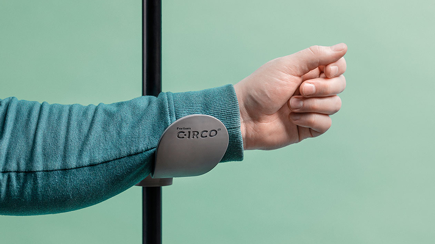 tbwa-virus-protection-handle-2020 A person's arm with the Fortum Circo on