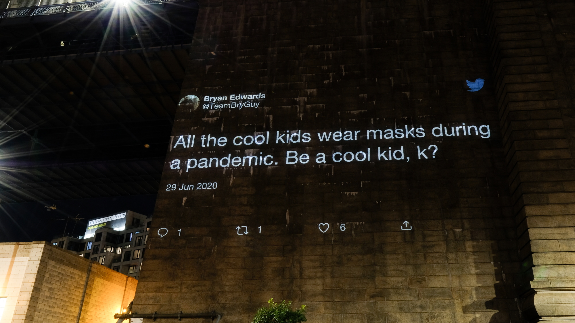 TwitterMasksOutdoorCampaignNewYorkDumbo
