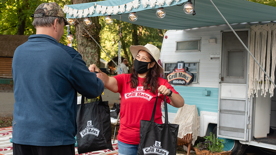 grill-mates-experience-content-2020 Woman handing a man a GrillMates tot