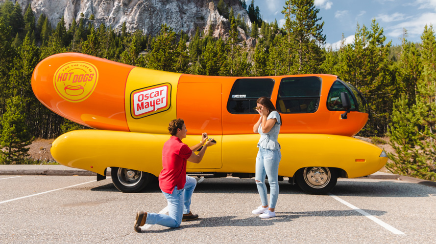 oscar-mayer-wienermobile-proposal-CONTENT-2020 Man proposing to a woman in front of a Oscar Mayer Wienermobile