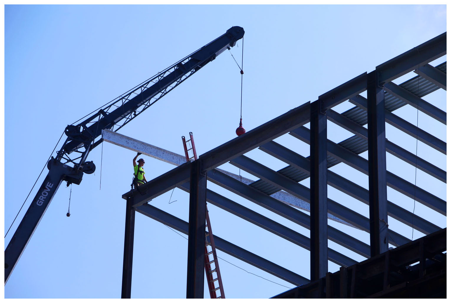 EKU celebrates topping out of new science building
