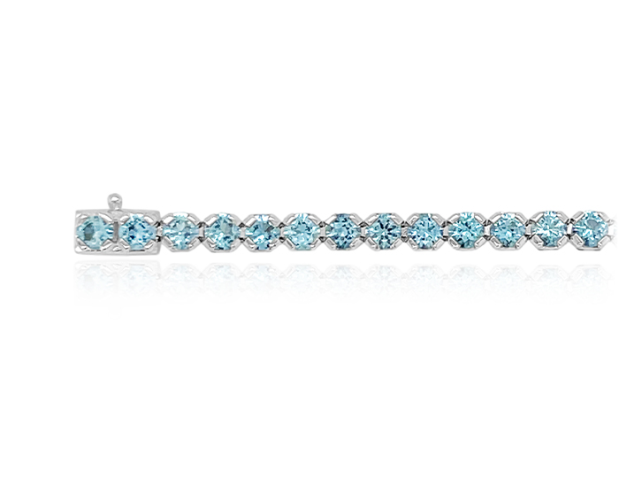 Aquamarine bracelet in 18k white gold.