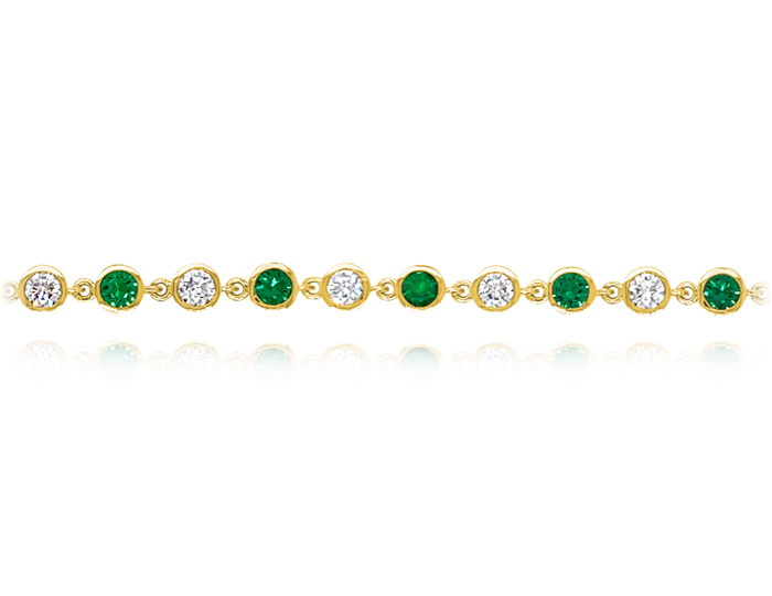Emerald and round brilliant cut diamond bracelet in 18k yellow gold.