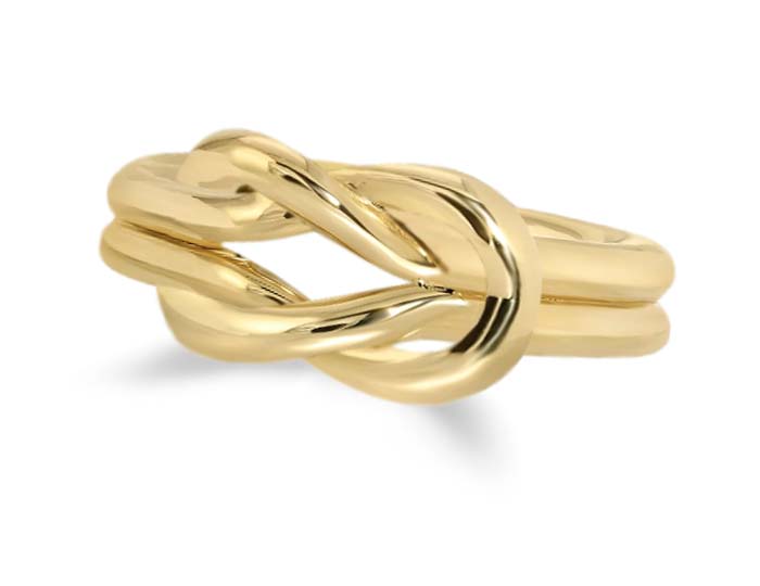 Love knot ring in 18k yellow gold.