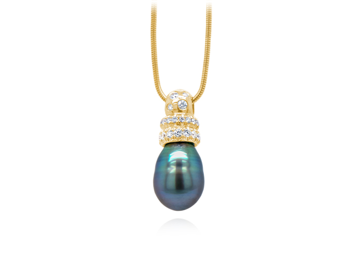 Tahitian baroque pearl and round brilliant cut diamond pendant in 18k yellow gold.