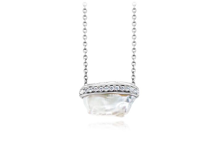 Freshwater pearl and round brilliant cut diamond pendant in 18k white gold.