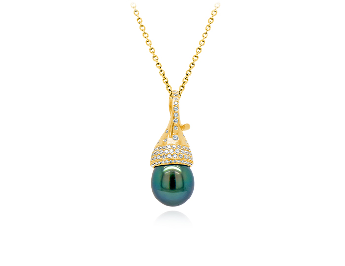 Black south sea pearl and round brilliant cut diamond pendant in 18k yellow gold.