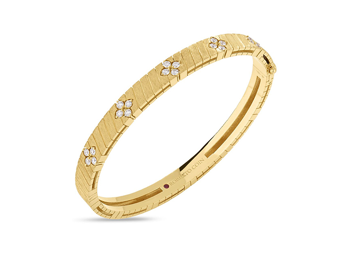 Roberto Coin Love in Verona collection round brilliant cut diamond bracelet in 18k yellow gold.