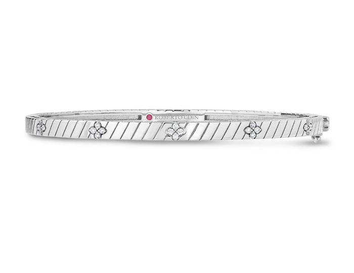 Roberto Coin Love in Verona collection round brilliant cut diamond bracelet in 18k yellow gold.
