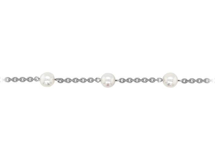 Cultured pearl bracelet in 18k white gold.