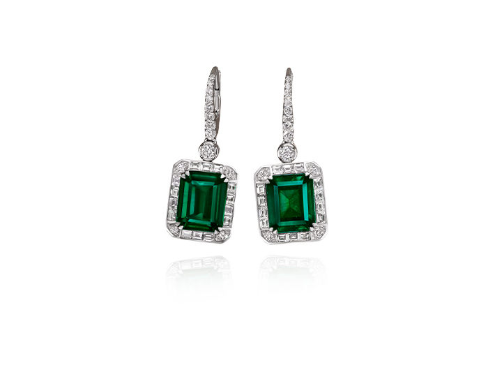 Emerald and round and baguette cut diamonds earrings in 18k white gold.