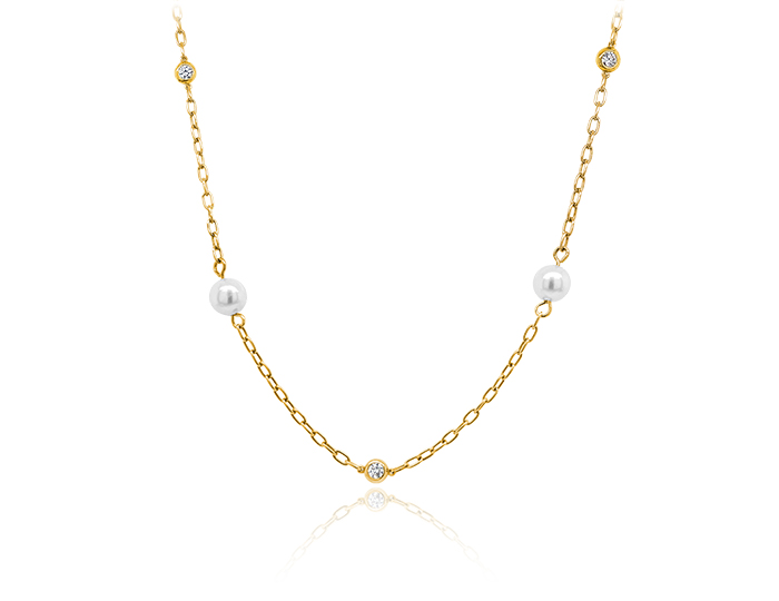 Cultured pearl and round brilliant cut diamond necklace in 18k yellow gold.