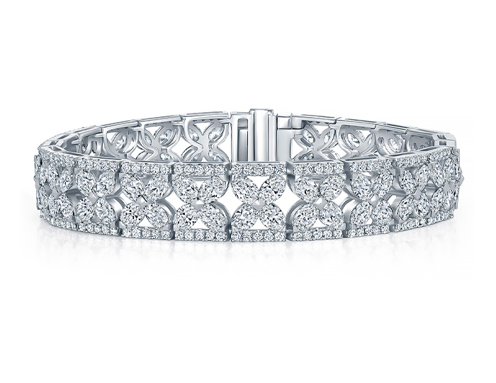 Oval and round brilliant cut diamond bracelet in 18k white gold.