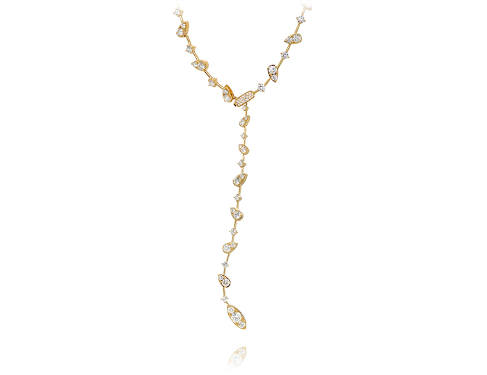 Round brilliant cut diamond necklace in 18k yellow gold.