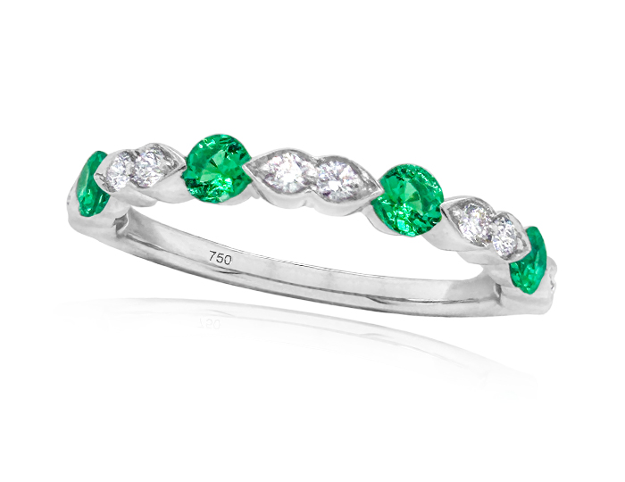 Emerald and round brilliant cut diamond ring in 18k white gold.