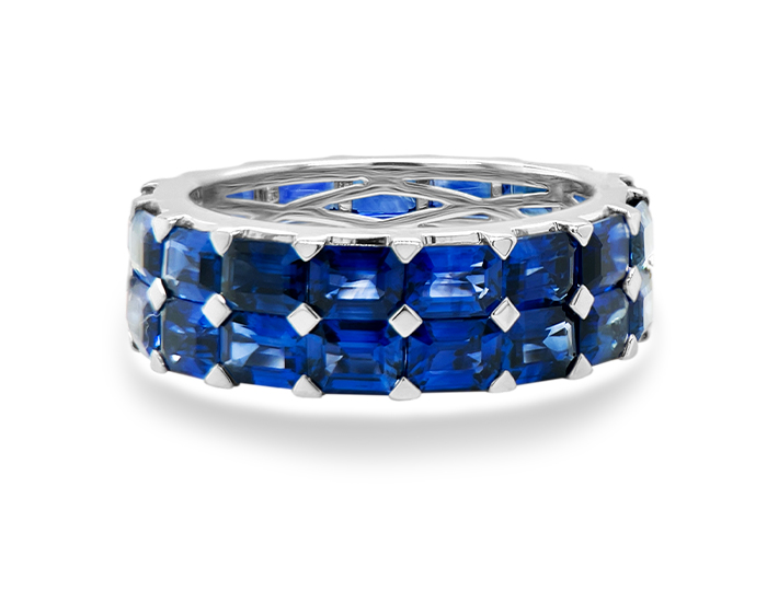 Emerald cut sapphire ring in 18k white gold.