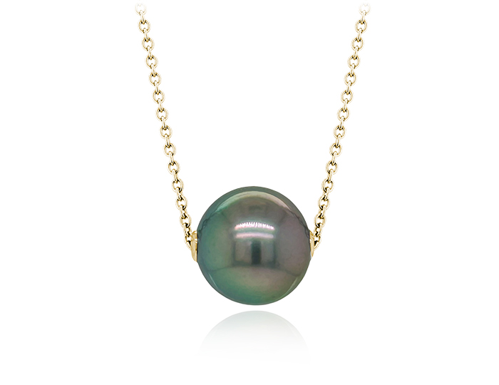 Black south sea pearl pendant in 18k yellow gold.