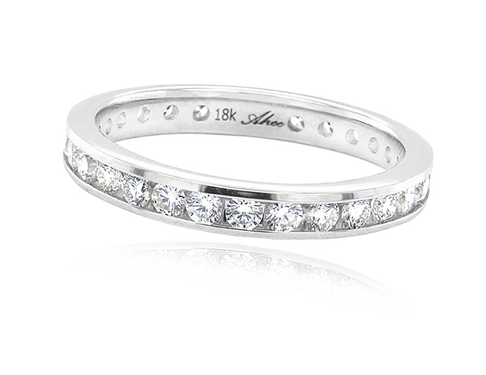 Round brilliant cut diamond band in 18k white gold.