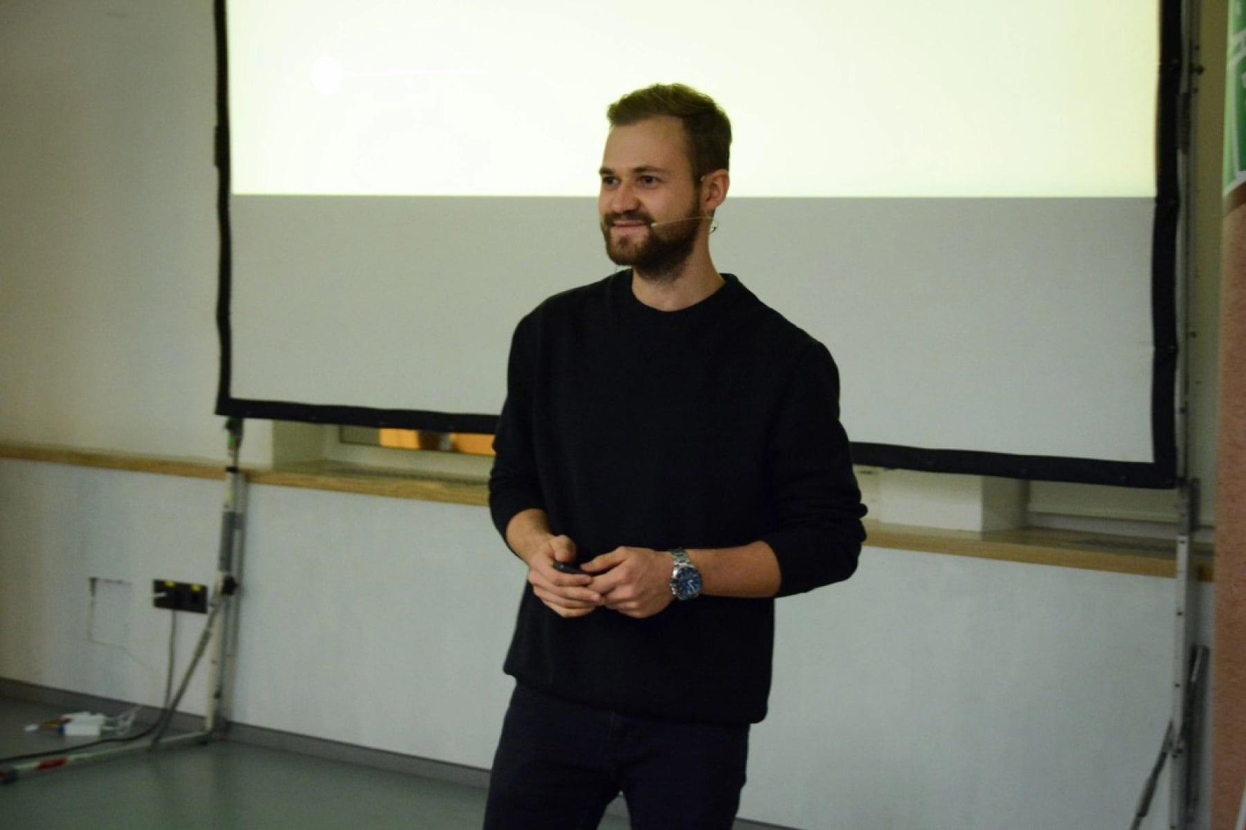 Itmeo Market Landing Pages UI Dashboards Instagram Templates And More