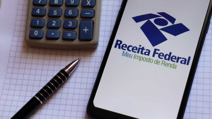Concurso Receita Federal - Alfacon No caso de analista, o inicial é de R$ 12.142,39, enquanto a carreira de auditor conta com inicial de R$ 21.487,09.