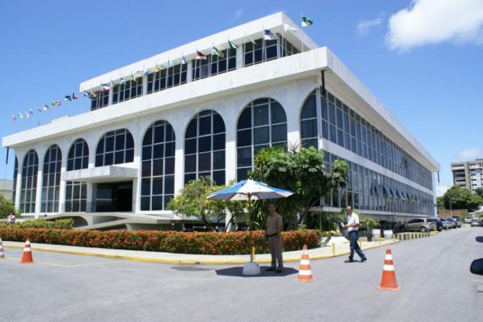 Concurso TCE AL - Alfacon Para concorrer é necessário possuir formação de nível superior na respectiva área. A remuneração inicial ainda será confirmada.