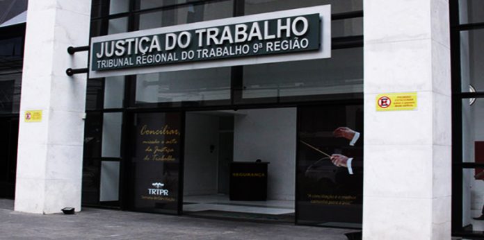 Concurso TRT PR - Alfacon As exigências são de ensino médio completo para o posto de técnico e formação de nível superior para analista.