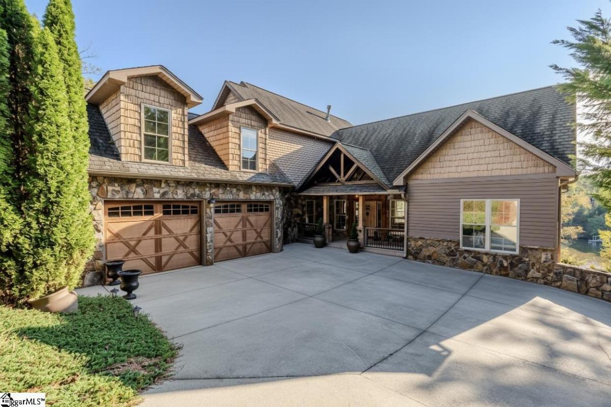 137 W Waters Edge Lane