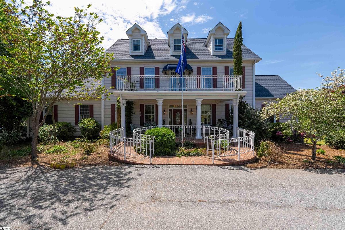 402 Nanaloo A Avenue